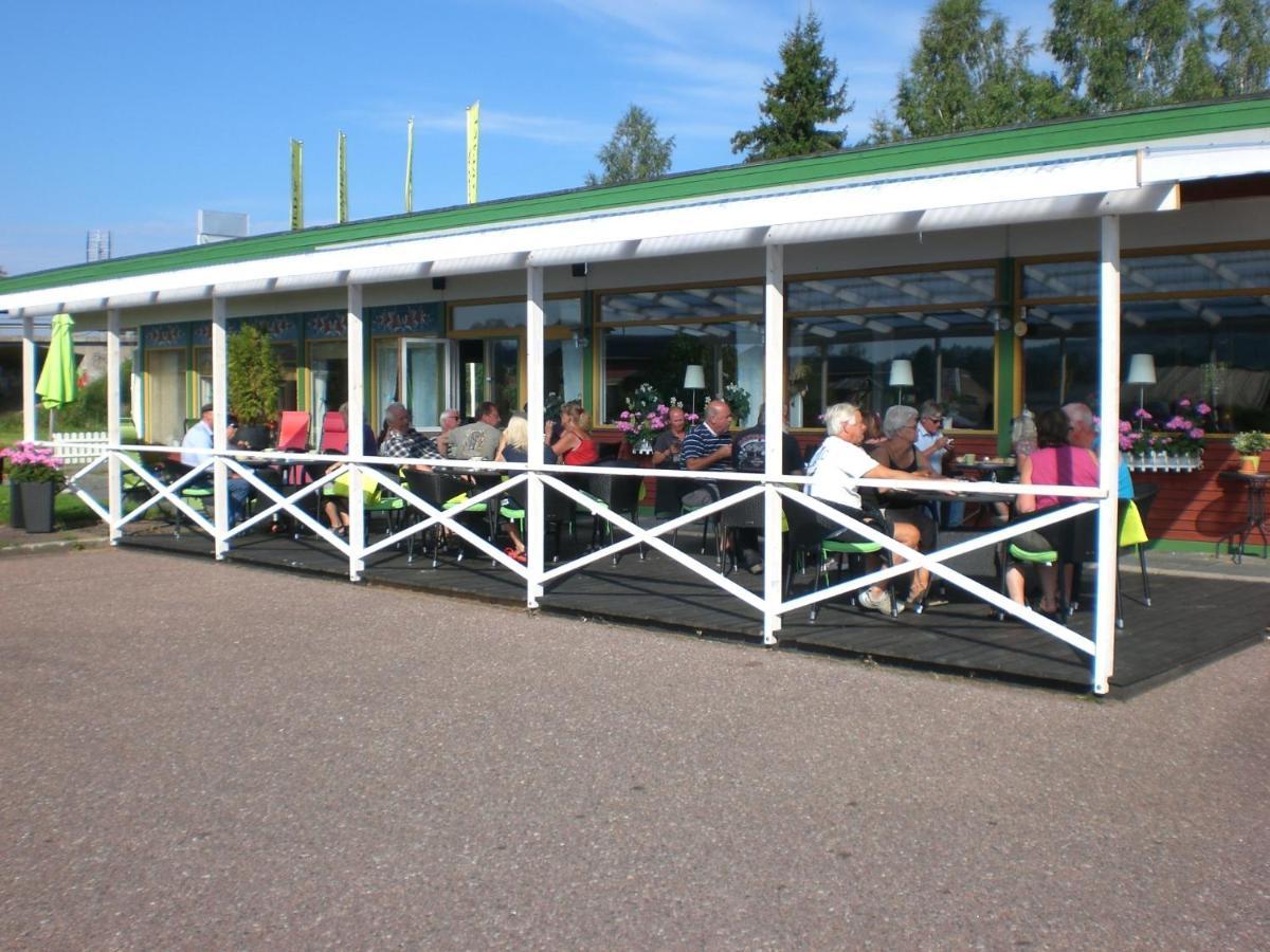Bed And Breakfast Fyra Haestar Rattvik Bagian luar foto