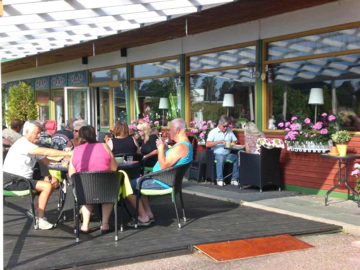 Bed And Breakfast Fyra Haestar Rattvik Bagian luar foto