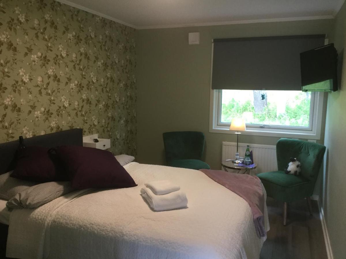 Bed And Breakfast Fyra Haestar Rattvik Bagian luar foto