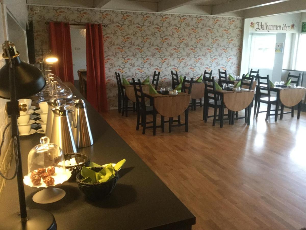 Bed And Breakfast Fyra Haestar Rattvik Bagian luar foto