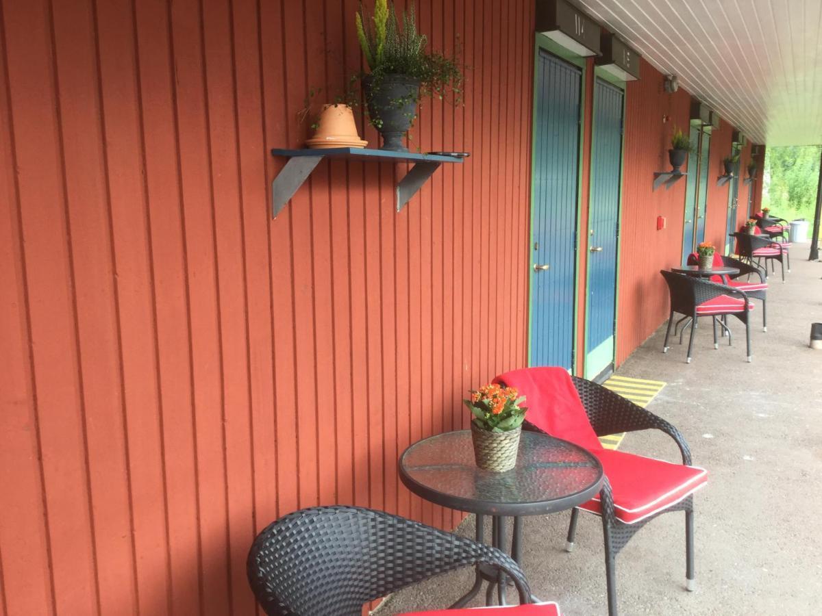 Bed And Breakfast Fyra Haestar Rattvik Bagian luar foto