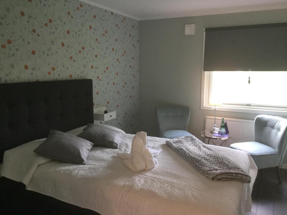 Bed And Breakfast Fyra Haestar Rattvik Bagian luar foto