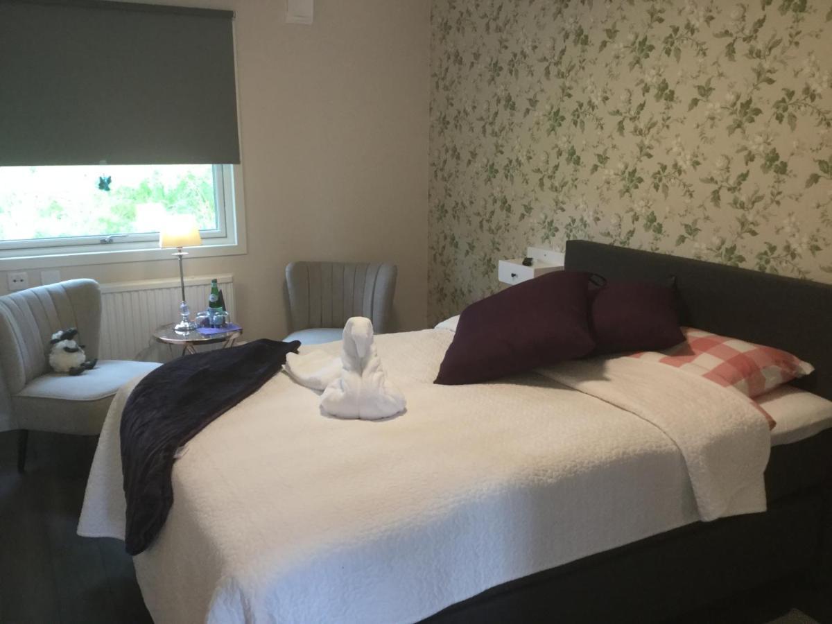 Bed And Breakfast Fyra Haestar Rattvik Bagian luar foto