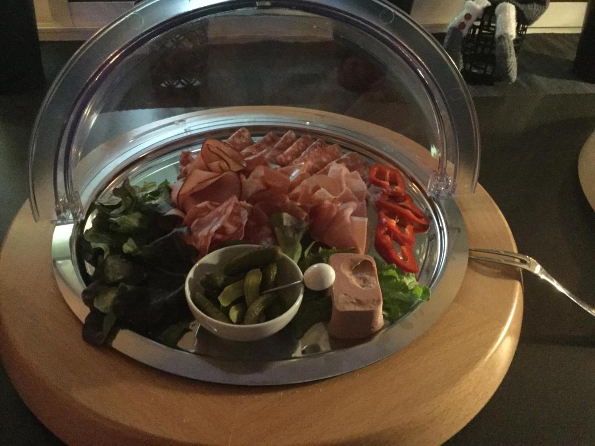Bed And Breakfast Fyra Haestar Rattvik Bagian luar foto