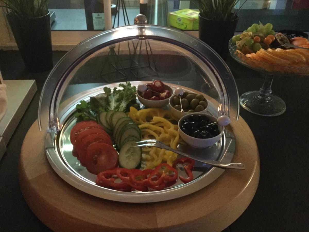 Bed And Breakfast Fyra Haestar Rattvik Bagian luar foto