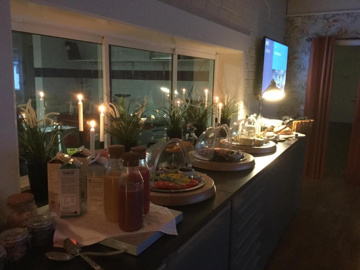 Bed And Breakfast Fyra Haestar Rattvik Bagian luar foto