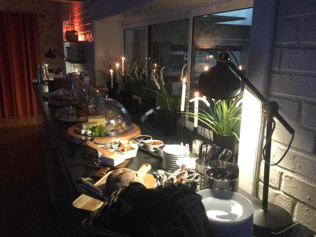 Bed And Breakfast Fyra Haestar Rattvik Bagian luar foto