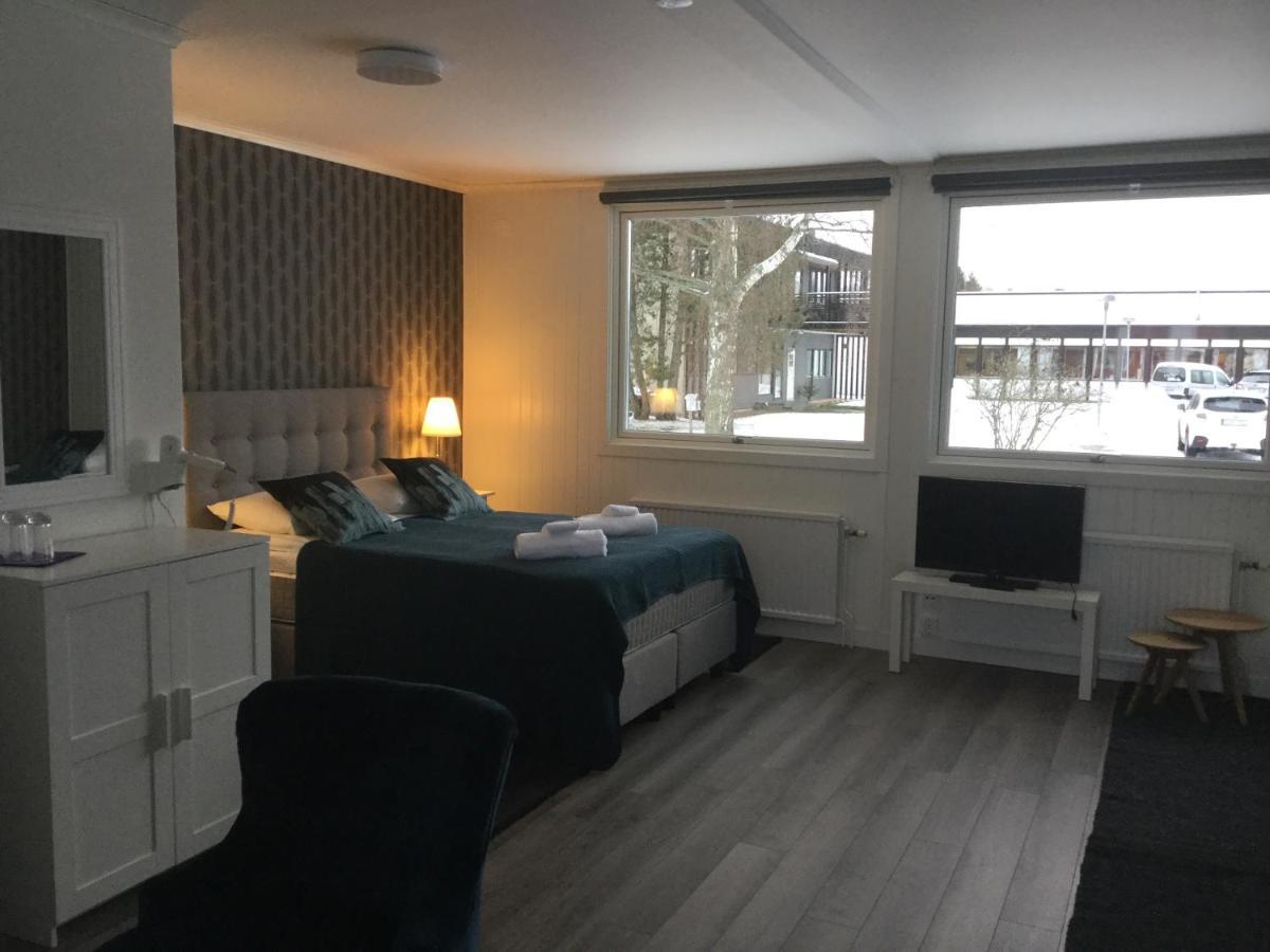 Bed And Breakfast Fyra Haestar Rattvik Bagian luar foto