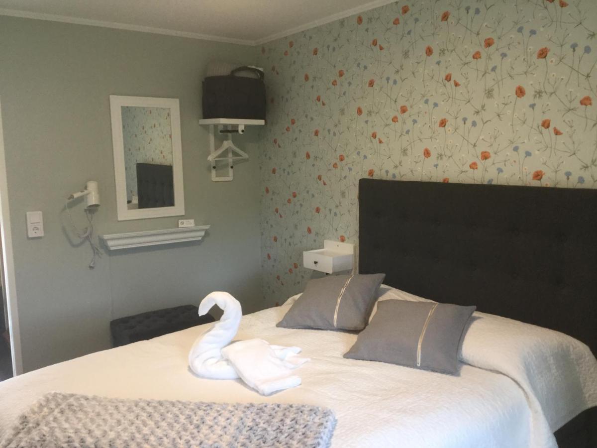 Bed And Breakfast Fyra Haestar Rattvik Bagian luar foto
