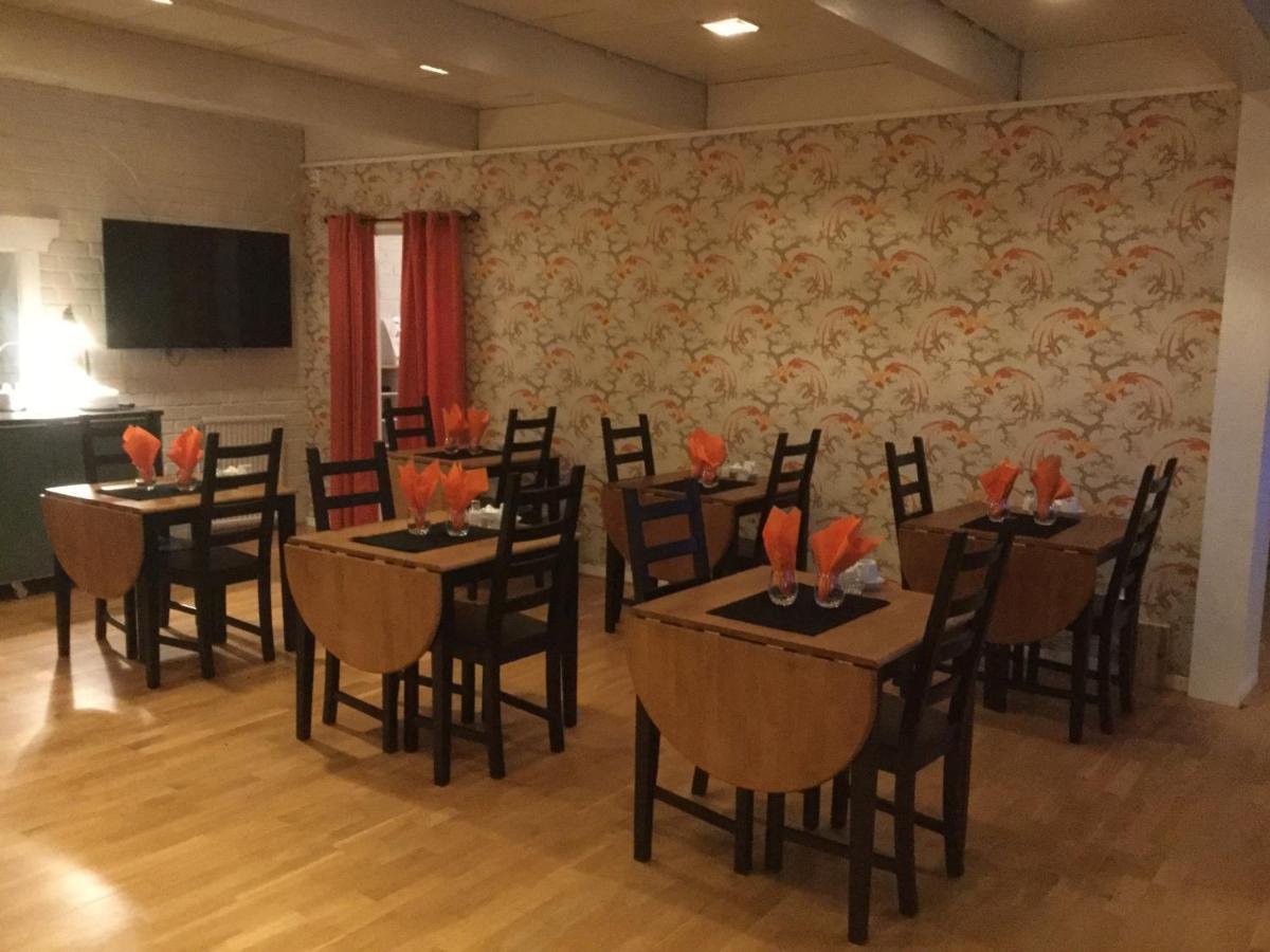 Bed And Breakfast Fyra Haestar Rattvik Bagian luar foto