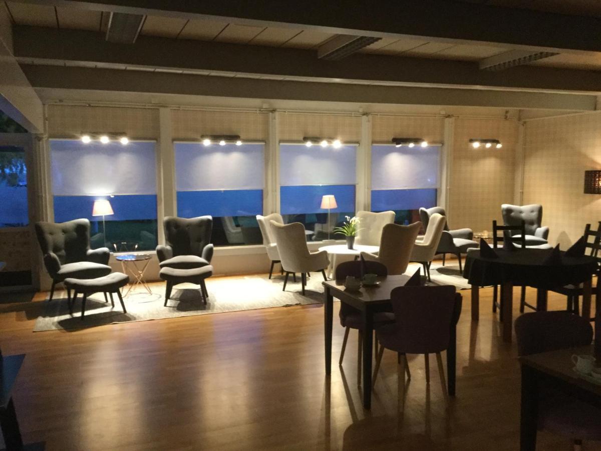 Bed And Breakfast Fyra Haestar Rattvik Bagian luar foto