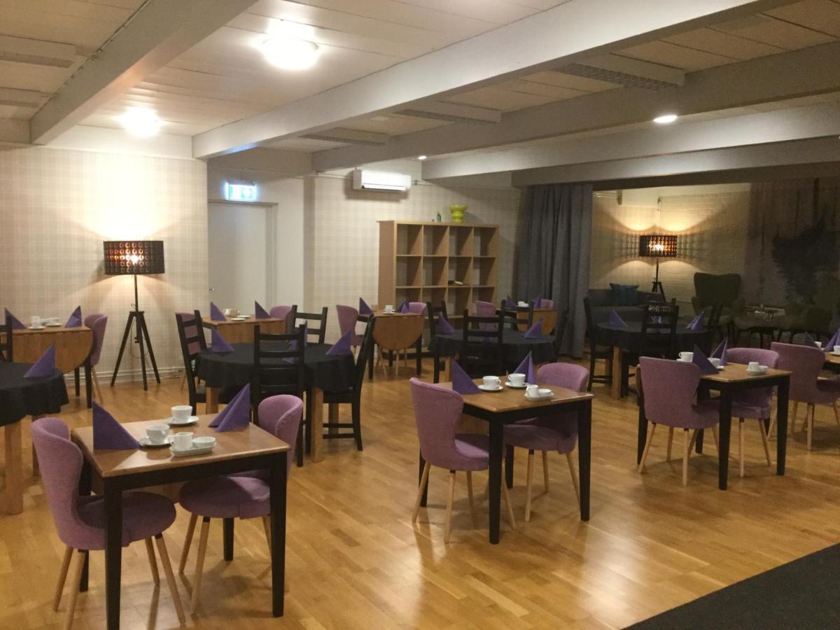 Bed And Breakfast Fyra Haestar Rattvik Bagian luar foto