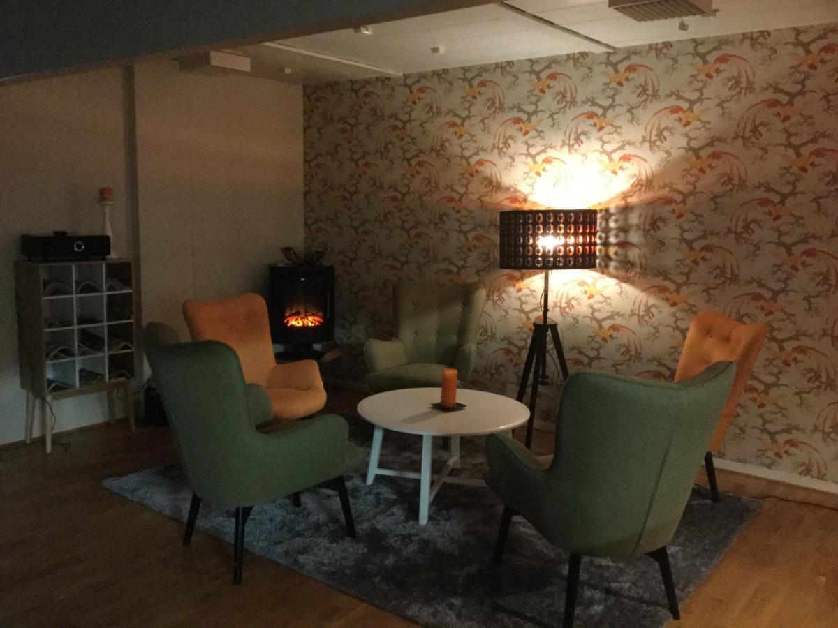 Bed And Breakfast Fyra Haestar Rattvik Bagian luar foto