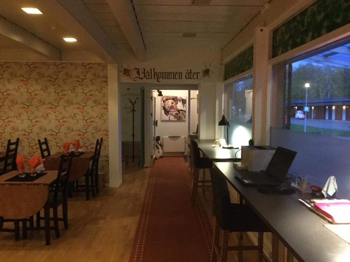 Bed And Breakfast Fyra Haestar Rattvik Bagian luar foto