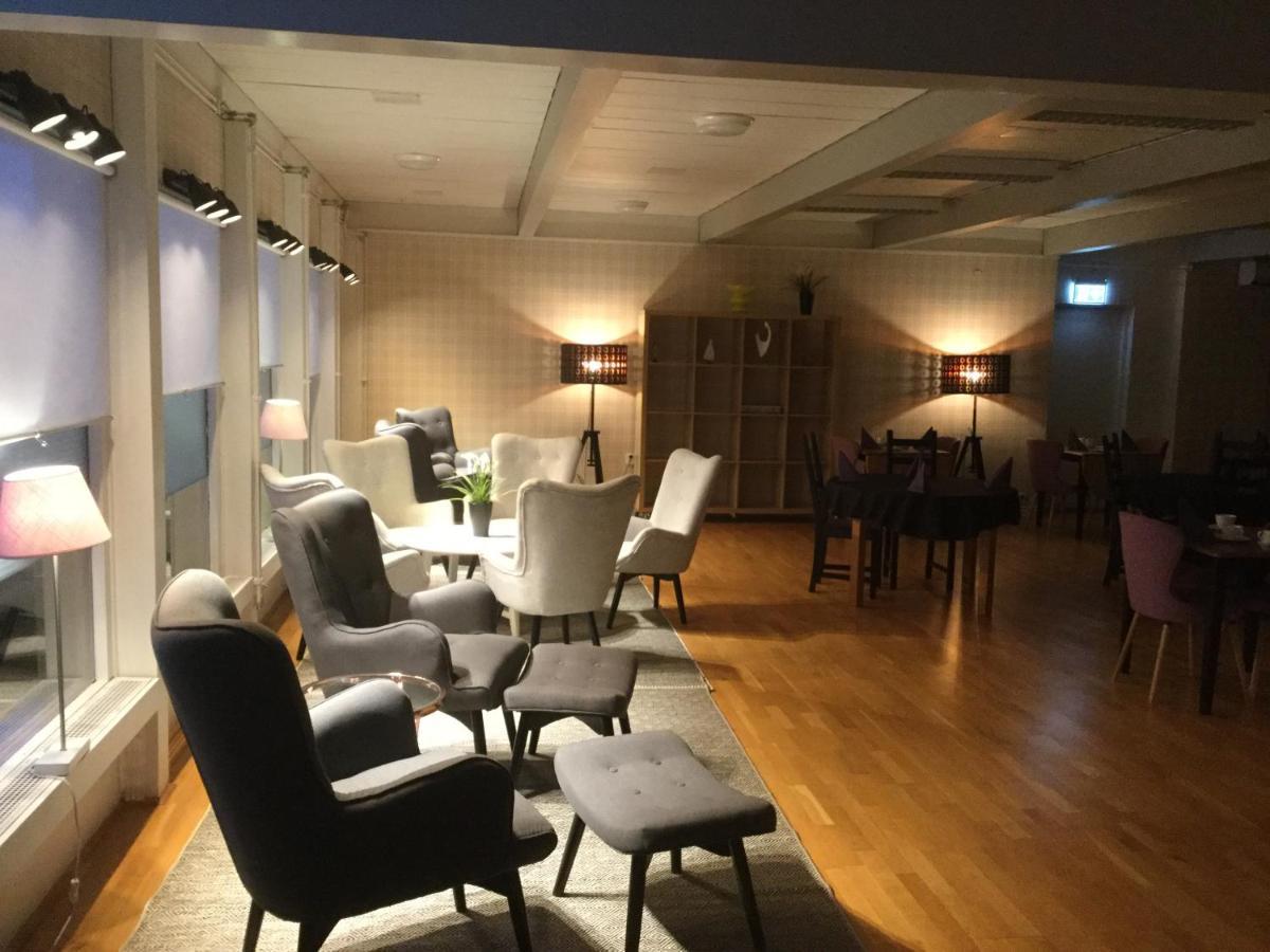 Bed And Breakfast Fyra Haestar Rattvik Bagian luar foto