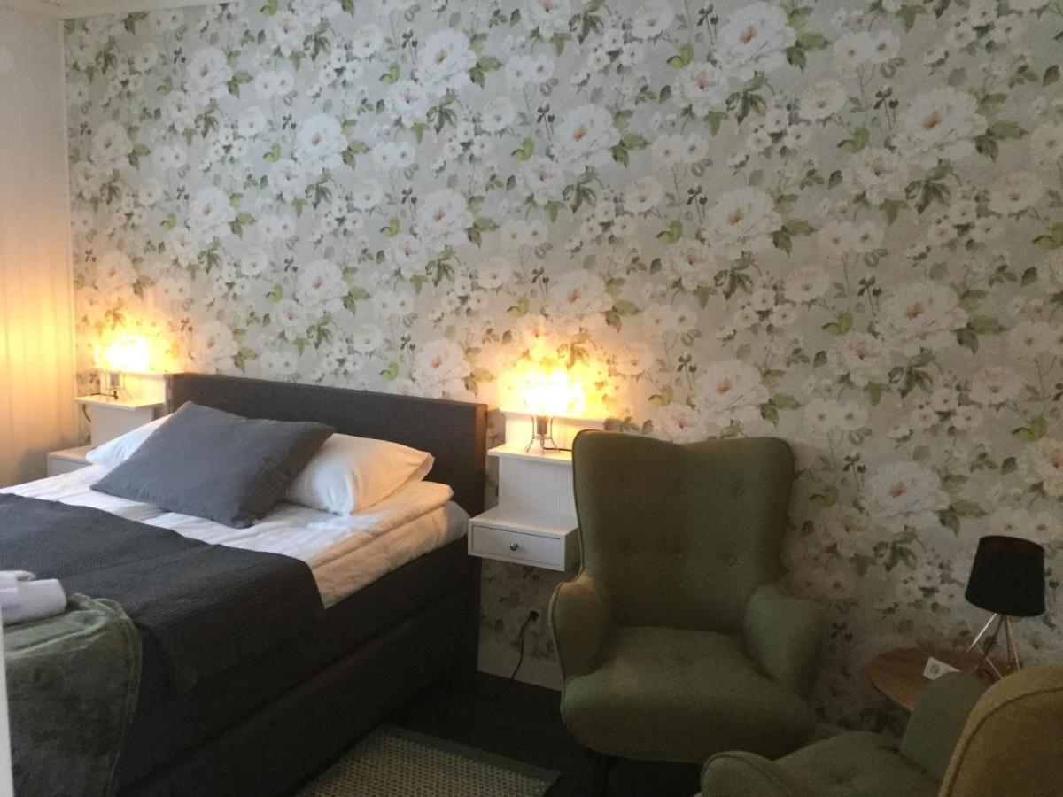 Bed And Breakfast Fyra Haestar Rattvik Bagian luar foto