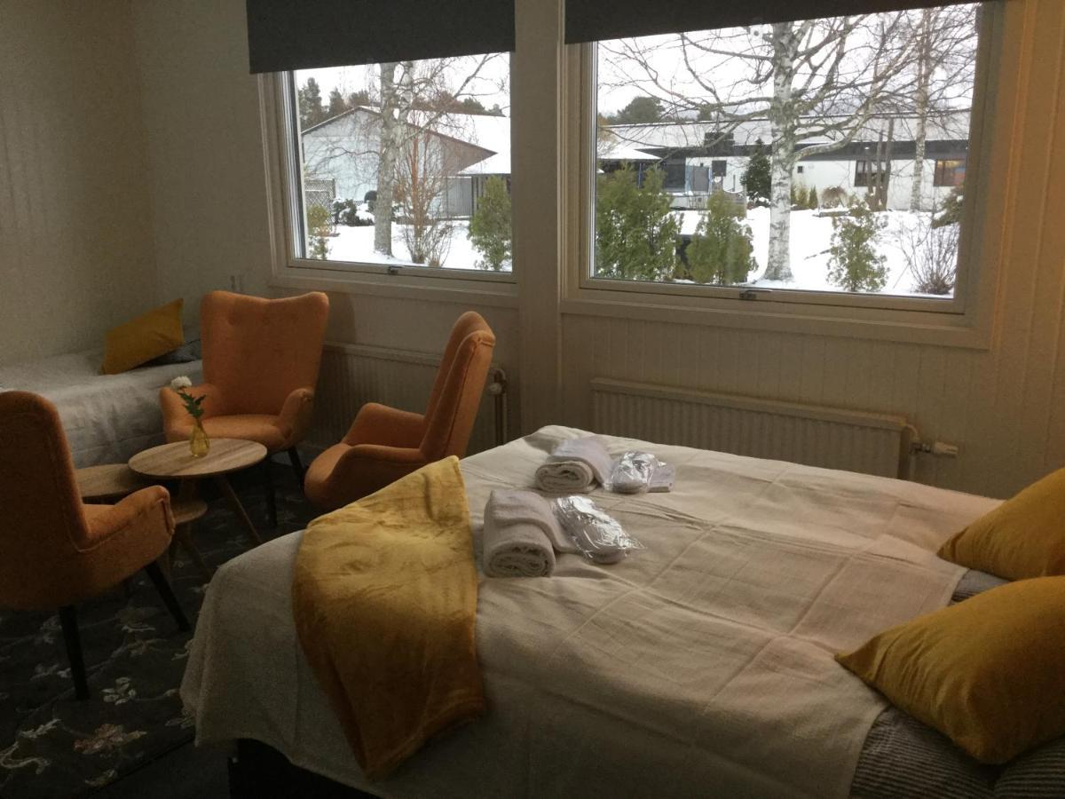Bed And Breakfast Fyra Haestar Rattvik Bagian luar foto