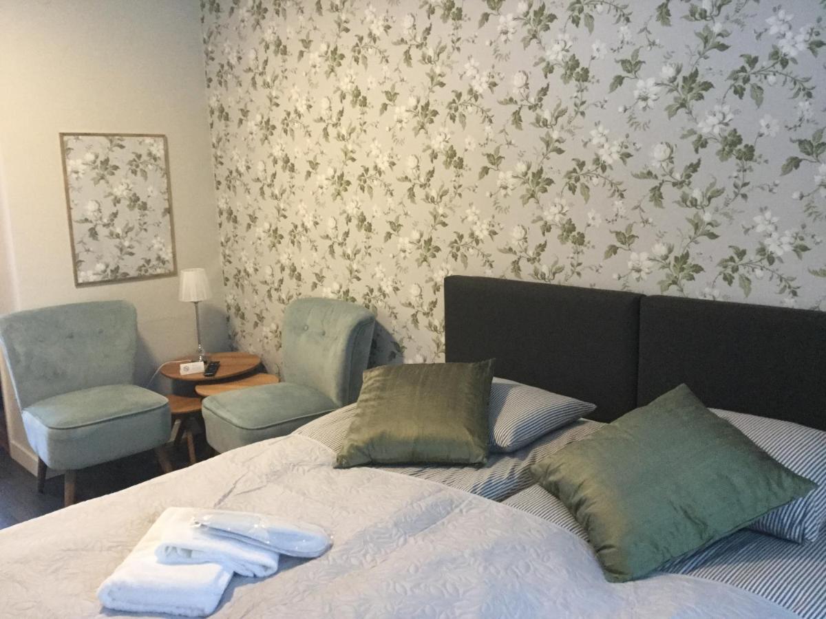 Bed And Breakfast Fyra Haestar Rattvik Bagian luar foto