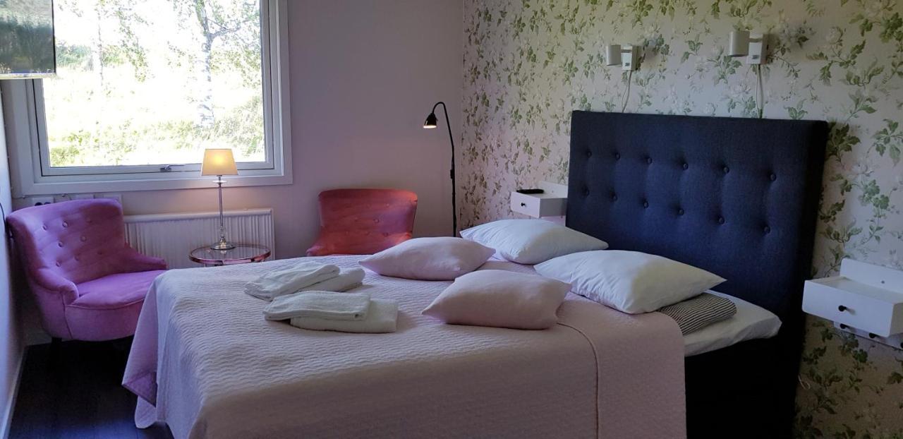 Bed And Breakfast Fyra Haestar Rattvik Bagian luar foto