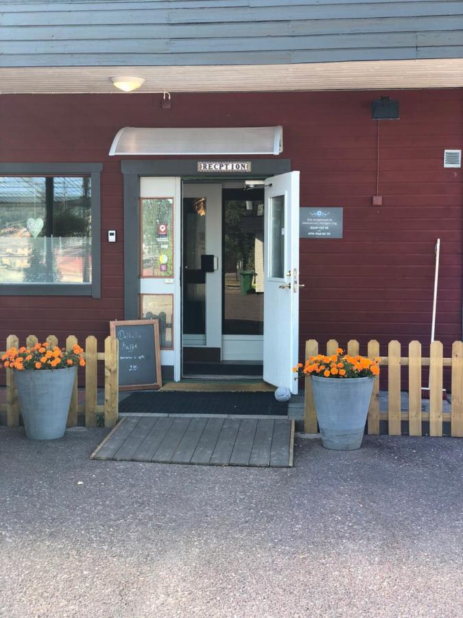 Bed And Breakfast Fyra Haestar Rattvik Bagian luar foto