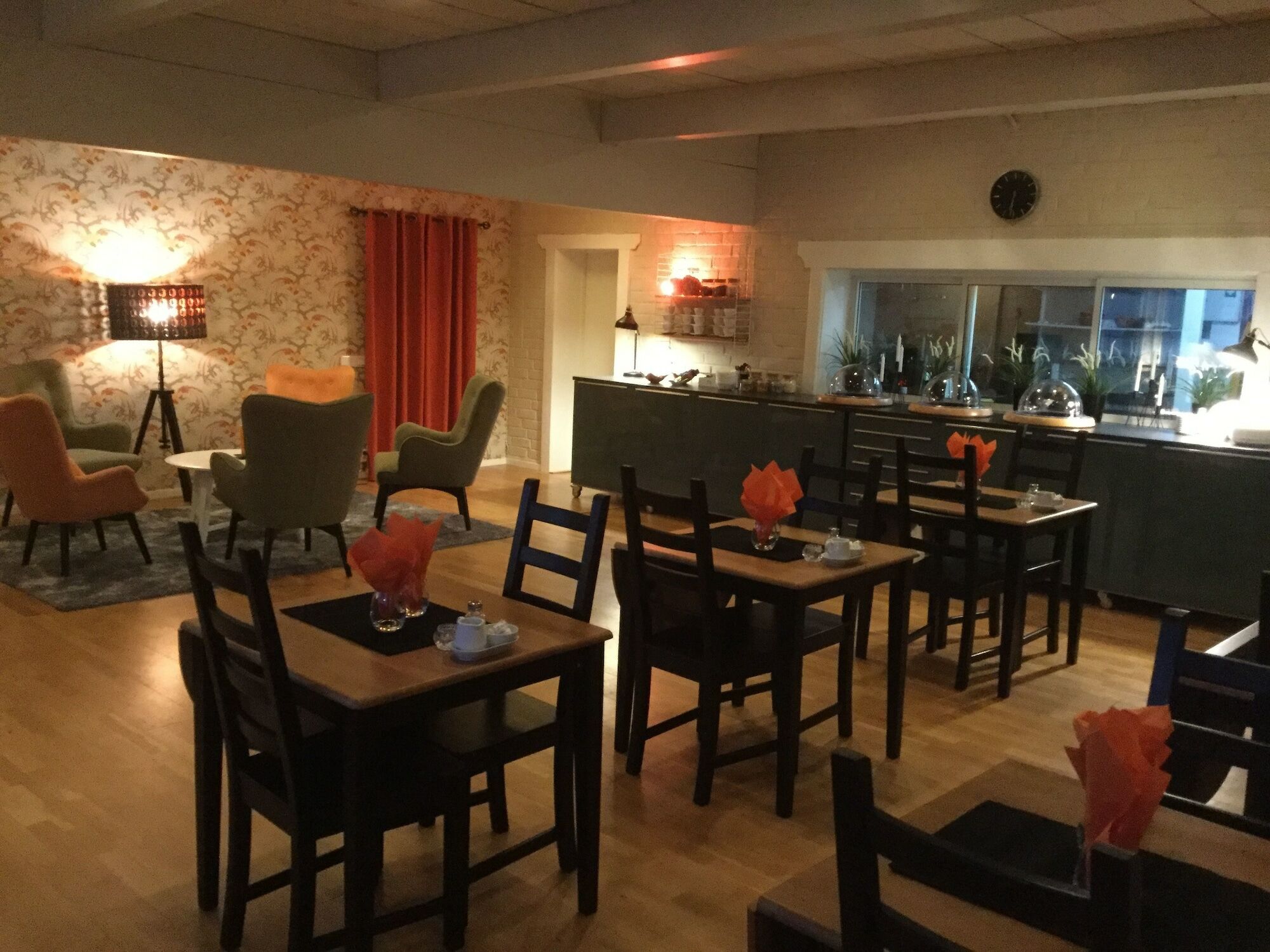 Bed And Breakfast Fyra Haestar Rattvik Bagian luar foto